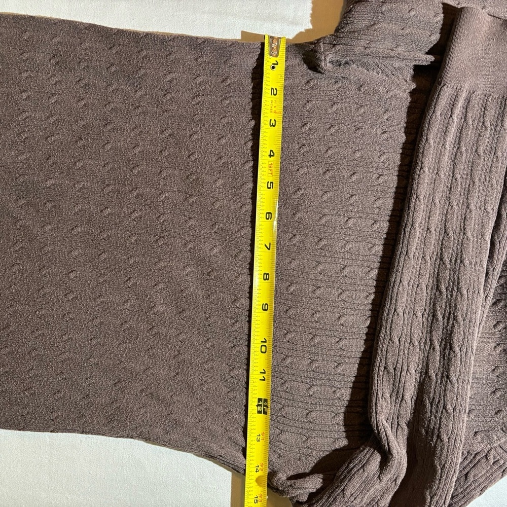 Vintage GAP Women’s Brown Cable Knit Crewneck Sweater - Picture 8 of 9
